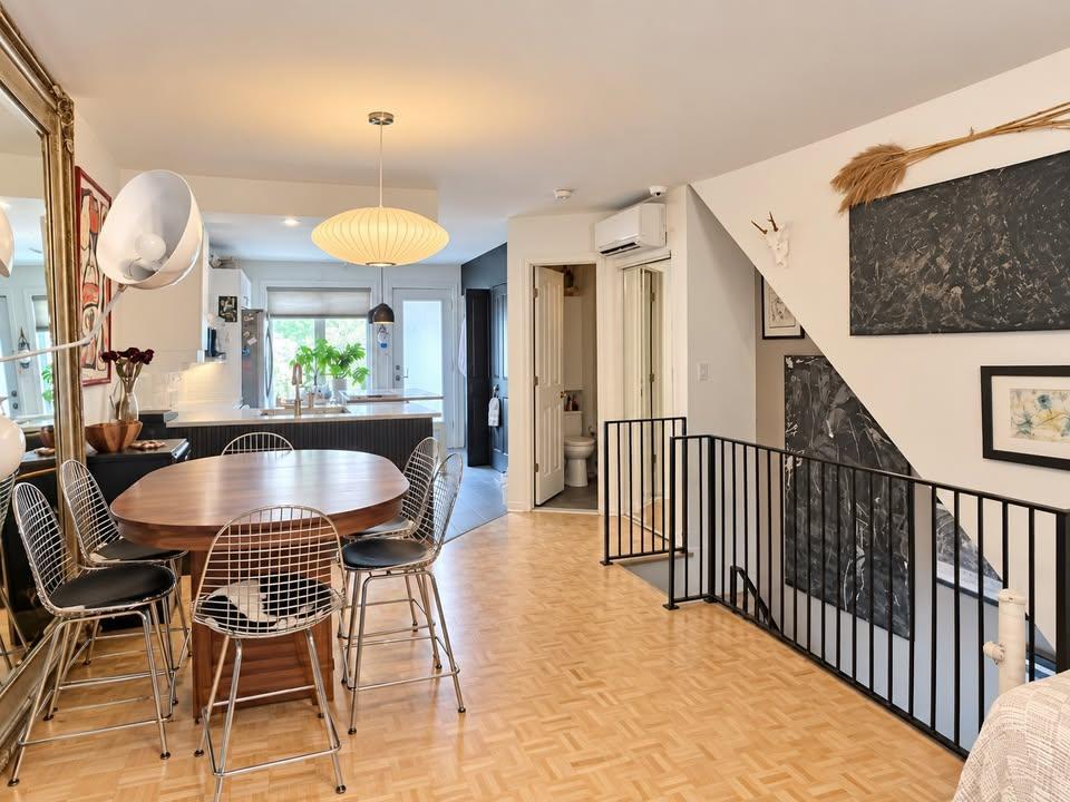 Emplacement de rêve | Grand condo 3 CAC à 2 étages | Cour privée | Métro & Wellington 3