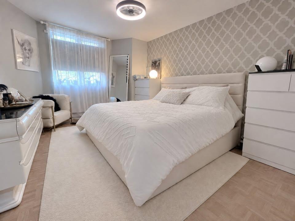 Emplacement de rêve | Grand condo 3 CAC à 2 étages | Cour privée | Métro & Wellington 4