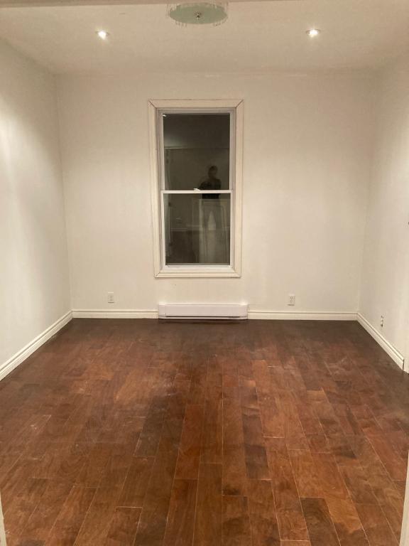 Rez-de-chaussée  sur le Plateau (Parc Lafontaine),4 ½ , 2 CAC, 1er novembre, $1925 2