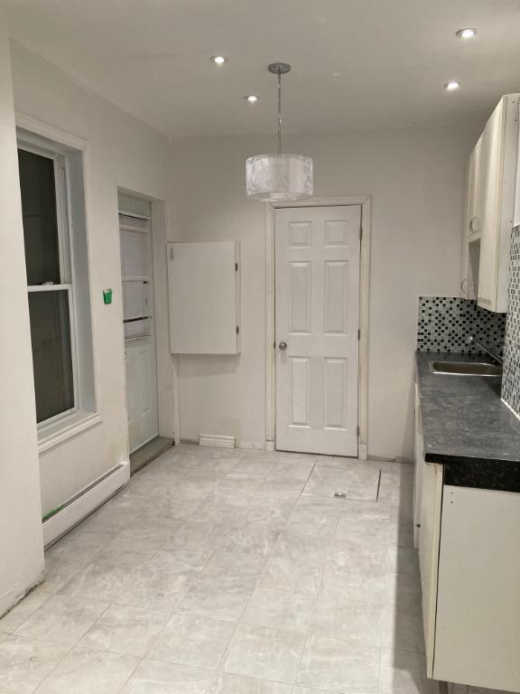 Rez-de-chaussée  sur le Plateau (Parc Lafontaine),4 ½ , 2 CAC, 1er novembre, $1925 5