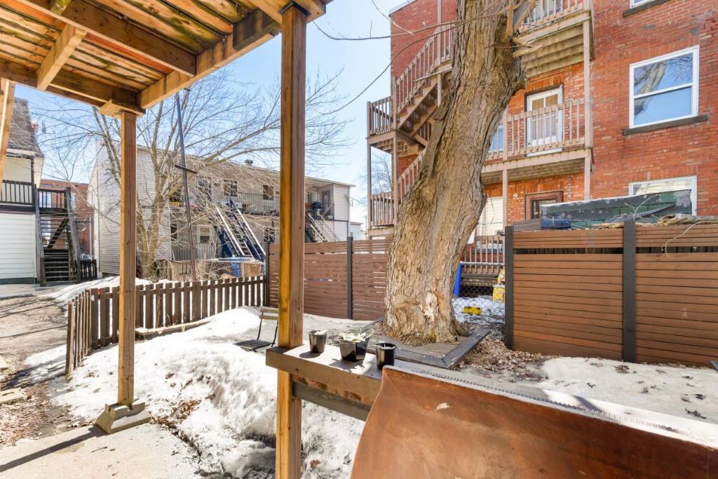 4 1/2 rue Ste Élisabeth avec cours privée 3