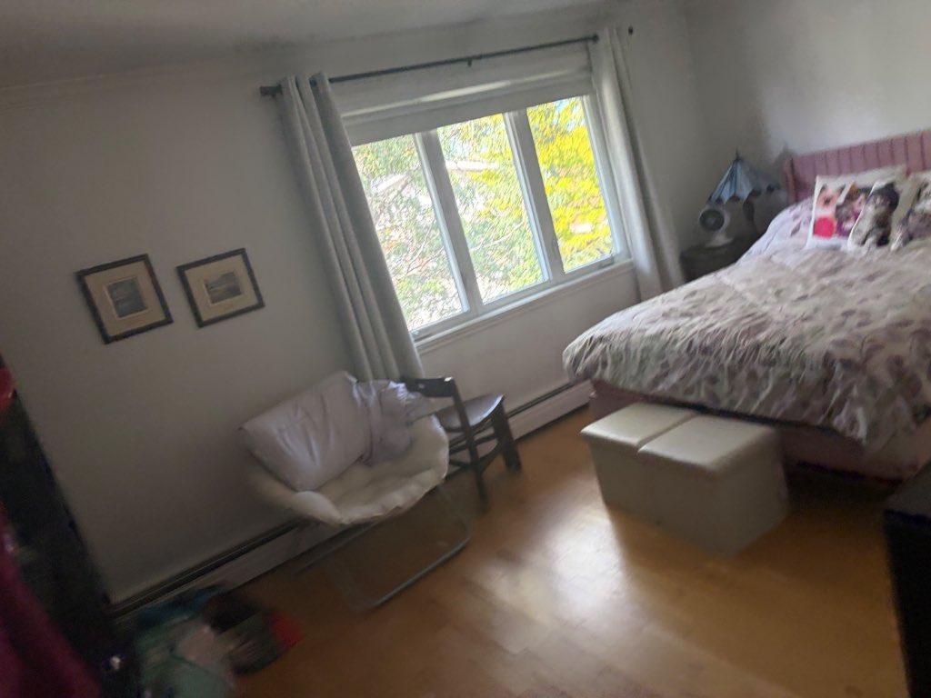 Beau grand 5 pièces Haut triplex. Situé près de toutes commodités 2