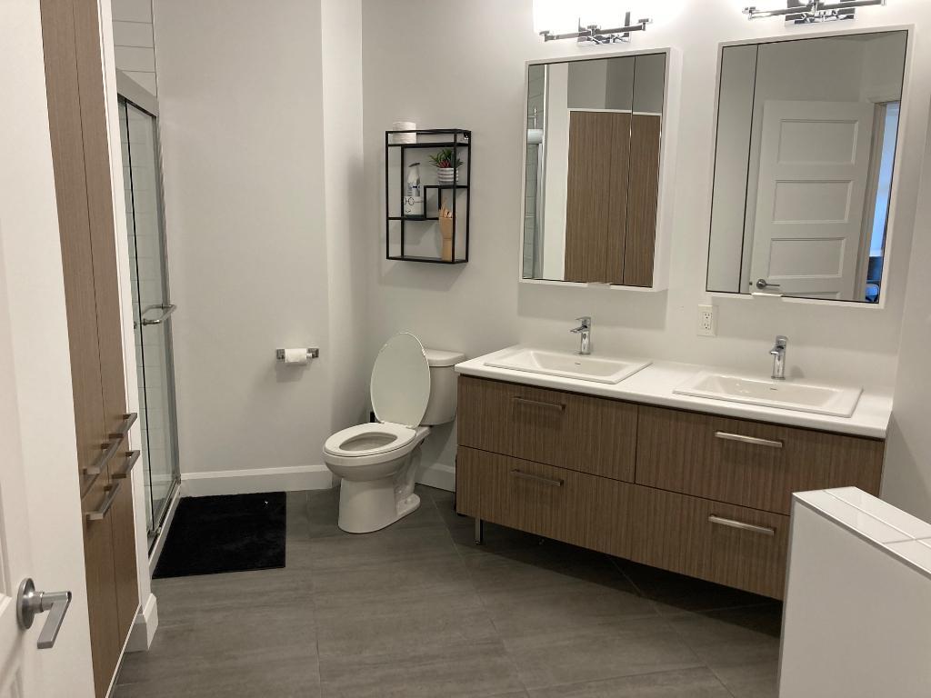 Condo locatif de 3 chambres et 2 salles de bain 4