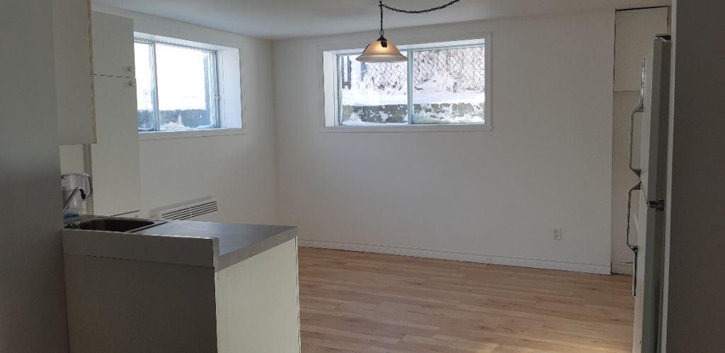 BEAU 5 1/2 À LOUER AU 1280 RENÉ LÉVESQUE OUEST 4