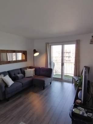 4 1/2 ** 1er ÉTAGE** + BEAU SECTEUR ET CALME + RÉNOVER ET MODERNE +A PIED MÉTRO MONTMORENCY+ À VISITER + 3