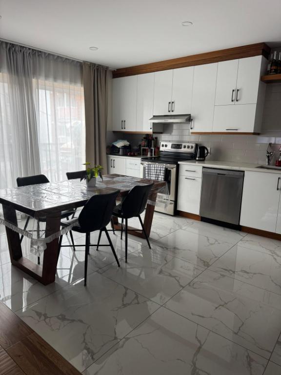 Logement 5 ½ NEUF, lumineux et moderne ! 2