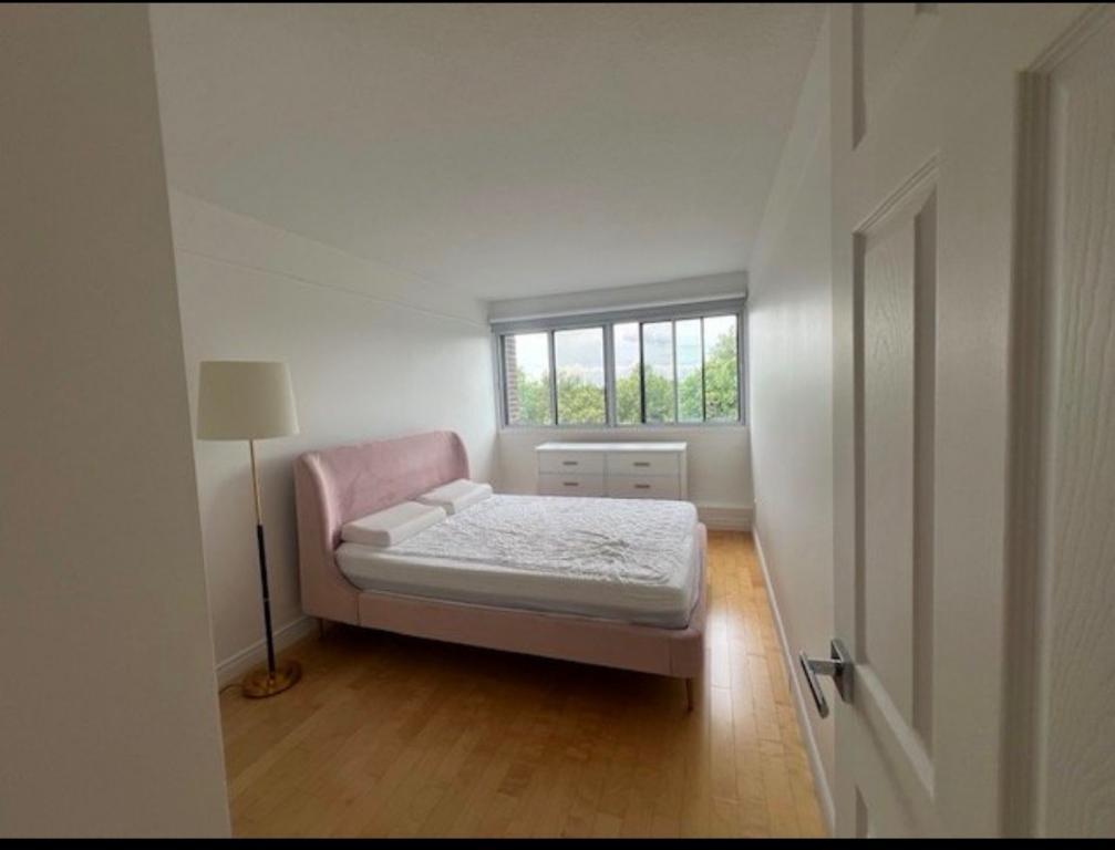 St-Lambert, très beau et grand 2 chambres avec Vue sur Montréa & stationnement intérieur 4