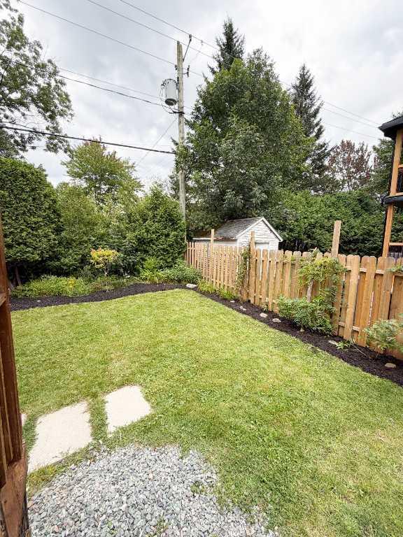 5 1/2 Vieux-Nord Hydro/électricité inclus / Duplex avec cour privée 2