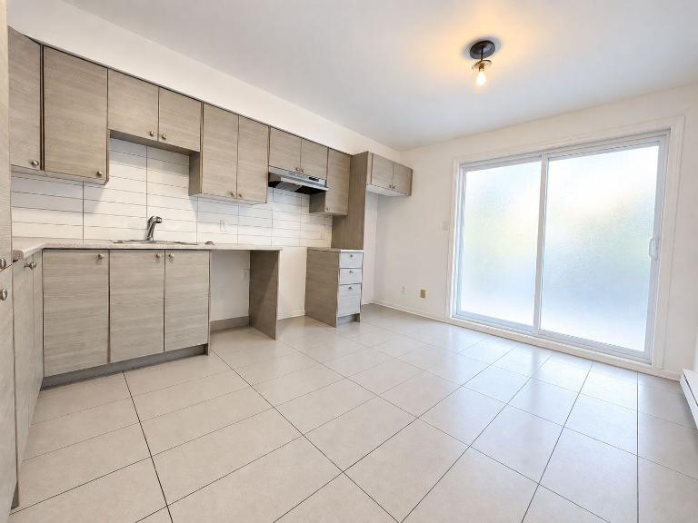2 CH - 1 SDB - Sainte-Julie - $1,650 /mo 2