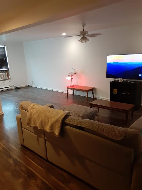 chambre privé a louer dans un 5 et demi  (tout inclu) 4