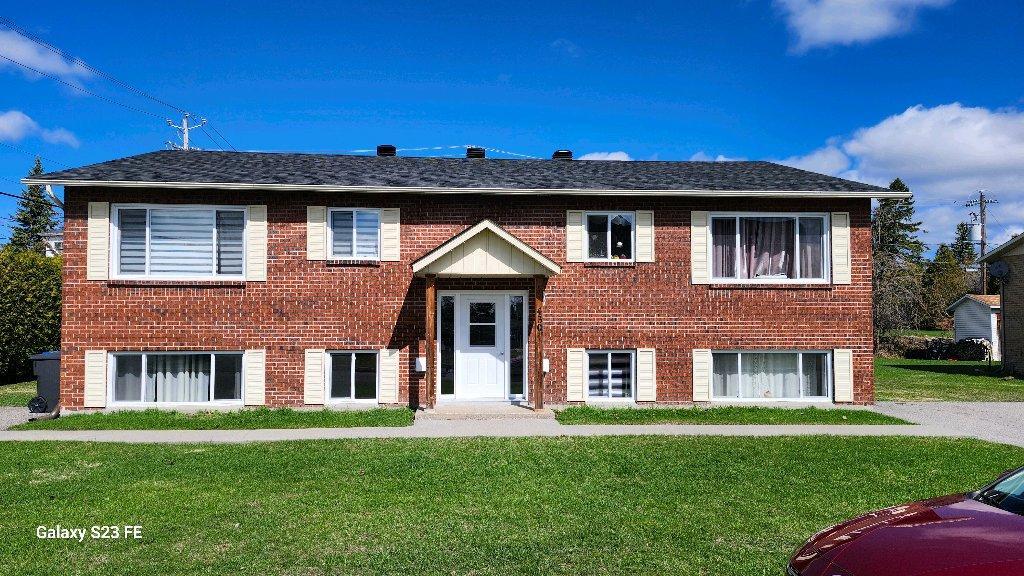 430 Rue Champlain, Salaberry-de-Valleyfield, QC, Canada — photo 1