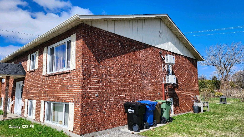 430 Rue Champlain, Salaberry-de-Valleyfield, QC, Canada — photo 3