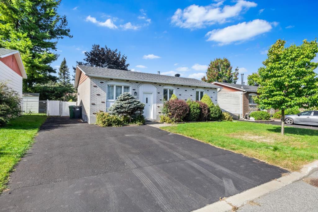 4572 Rue Dugas, Pierrefonds - Roxboro, QC, Canada — photo 1