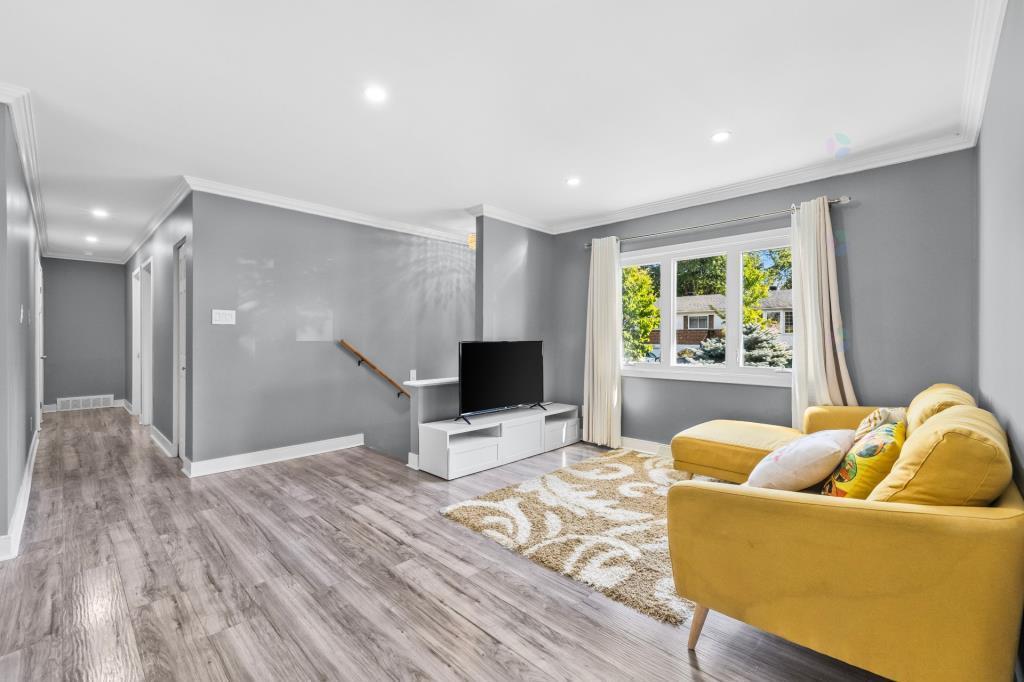 4572 Rue Dugas, Pierrefonds - Roxboro, QC, Canada — photo 2