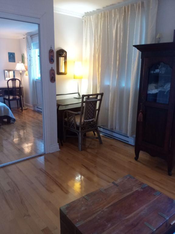 CHAMBRE À LOUER À LA SEMAINE - A DUVERNAY, LAVAL   (AVEC ENTRÉE INDÉPENDANTE) 3