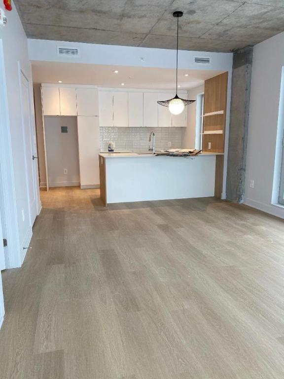 2 CH - 1 SDB - Montreal - $2,125 /mo 3