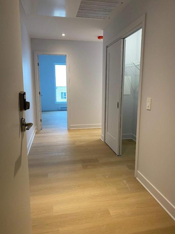 2 CH - 1 SDB - Montreal - $2,125 /mo 5