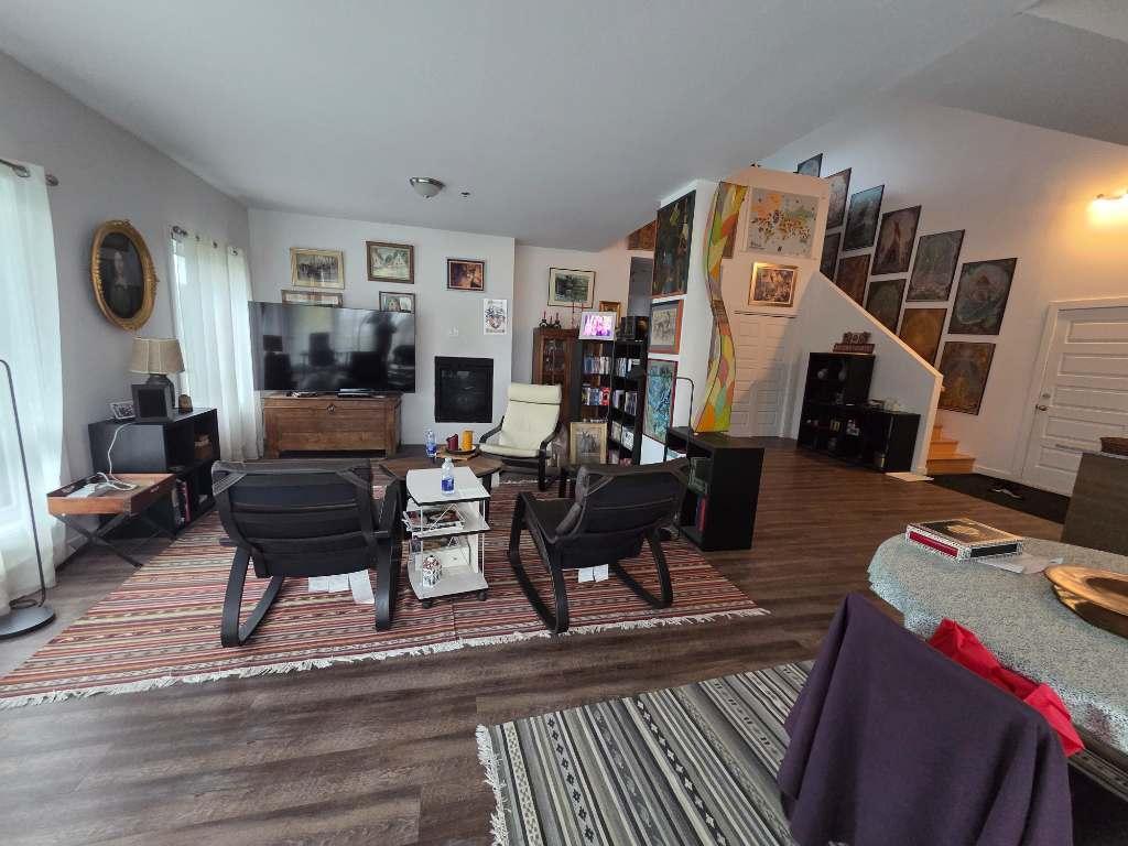 Grand 5 1/2 Avec Vue Direct Sur le Fleuve 4