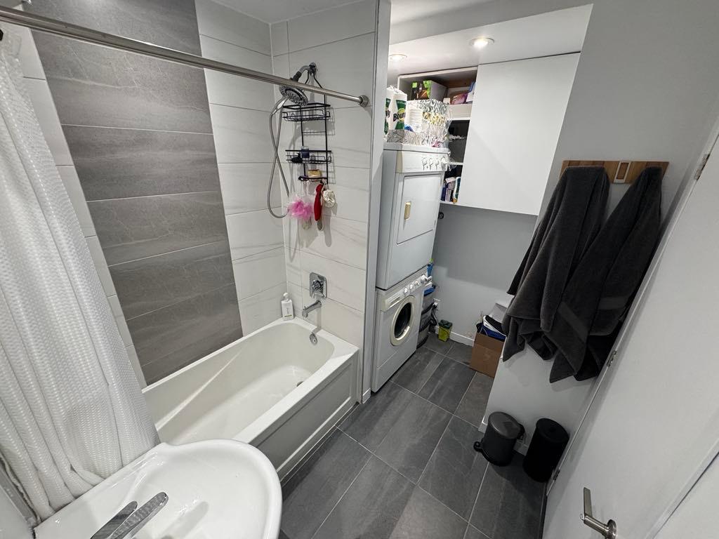Beau grand logement (4 1/2) avec cour arrière privée, Longueuil, libre le 1er novembre 3