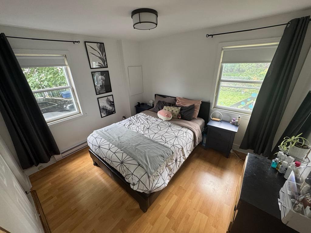 Beau grand logement (4 1/2) avec cour arrière privée, Longueuil, libre le 1er novembre 4