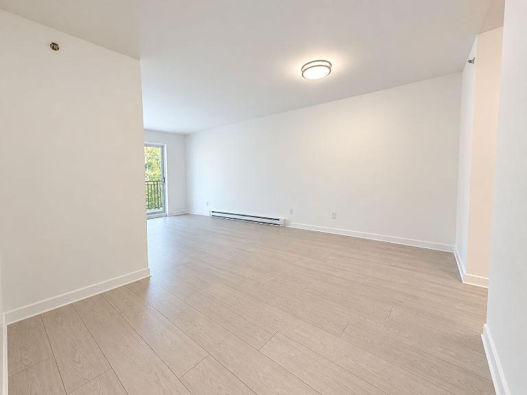 2 CH - 1 SDB - Longueuil - $1,450 /mo 2
