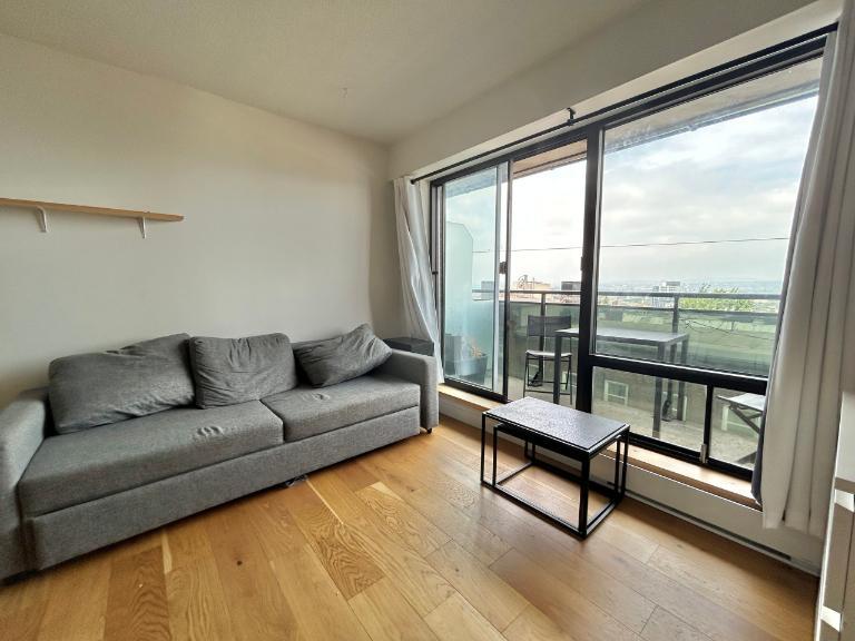 Loft studio entièrement meublé à louer Saint-Jean-Baptiste juin 2026 4