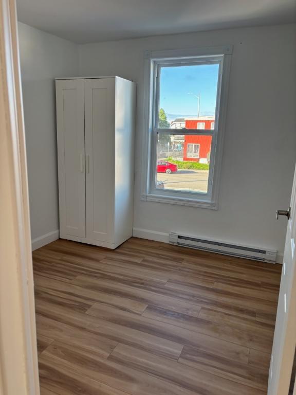 Logement 4½ sur 2 niveaux à Jonquière – Tout inclus (Chauffé/Éclairé) – Libre immédiatement 4
