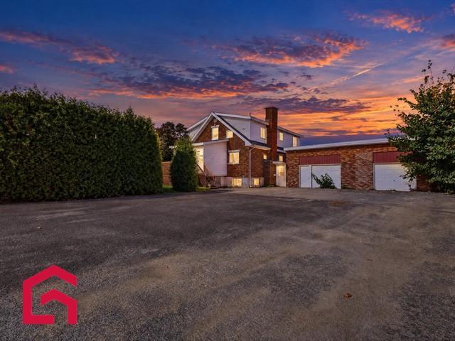 425 16e Avenue — photo 1
