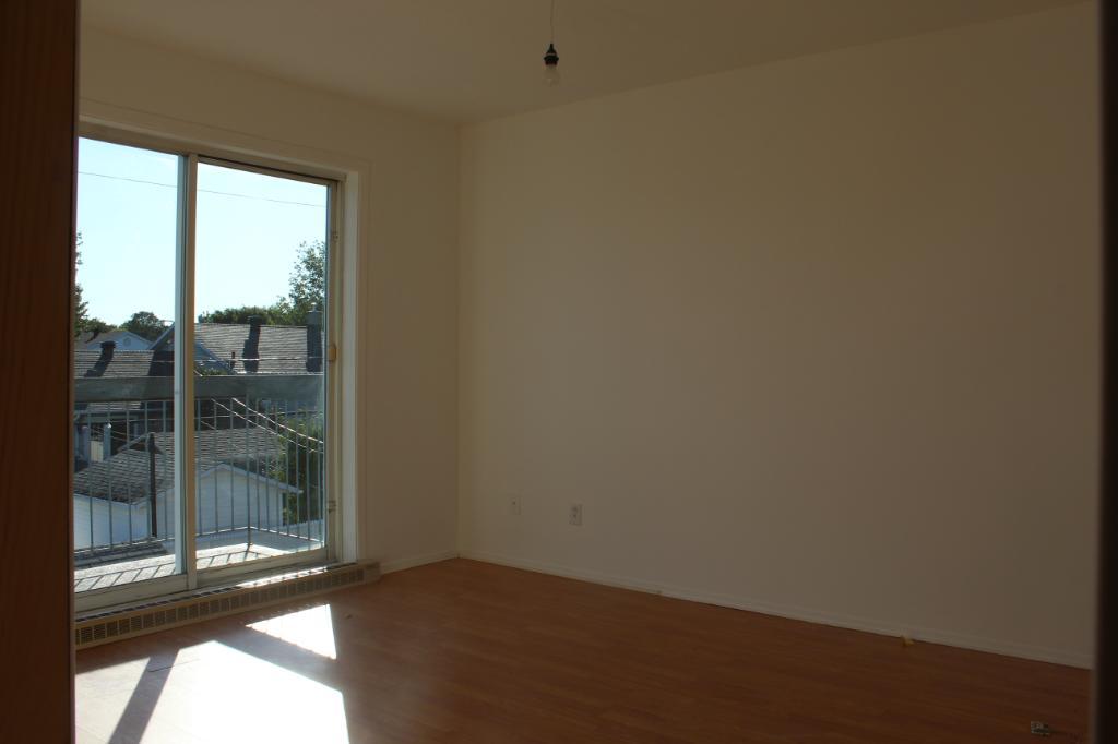 3859 Cote Rosemont  Disponible Immediatement 4