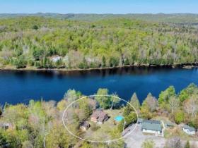 Location Chalet Bord de l'eau pour 6 avec Spa et Piscine (8 hors hiver), 