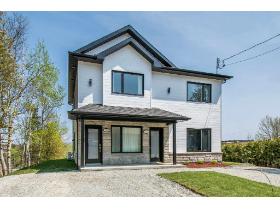 Luxueux 4 1/2 disponible 1er juillet, construction 2023, merveilleuse vue sur le Lac Magog 