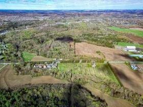 Saint-Jérôme (Laurentides) : Terre idéale pour production maraîchère, hangar, ruisseau, boisé, près de la ville, 13 acres