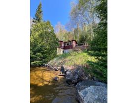 Le Renardeau, petit paradis rustique sur le bord de l'eau près du Parc du Mont Tremblant