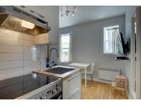 Super loft entièrement meublé situé sur la 1re Av à Québec, en plein coeur de Limoilou. Disponible 1er juillet. Promotion en cours!!!