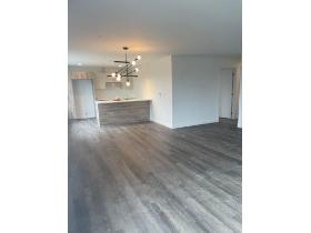 St-Constant - 1er mois gratuit - 4 1/2 disponible situé au 3e étage ! 