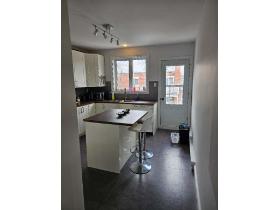 Logement 4 1/2, 2 chambres fermées, Rosemont. 