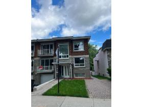 Grand 8 1/2 de 2200 pc Garage et cour privée Ahuntsic Montréal - Appartement
