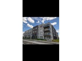 Grand condo au Dix30 deux chambres sur deux etages, garage et locker