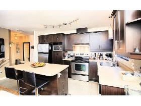 4 1/2 A LOUER, LUXUEUX ST HUBERT, LONGUEUIL, 50 ANS ET PLUS TRANQUILLE PRES DE TOUT, JUILLET, TRES GRAND 1250 PC, VIDÉO ++ A VISITER++