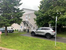 Spacieux 4 1/2 à louer