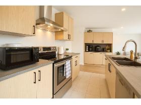 Appartement style condo 4 1/2 rez-de-chaussée avec électros ménagers 