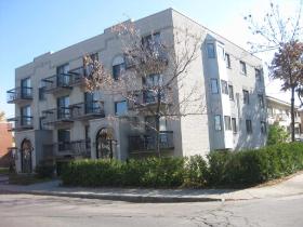 4 -1 2   800p.c.  JUIN  $1,200  STYLE CONDO PAR MOIS