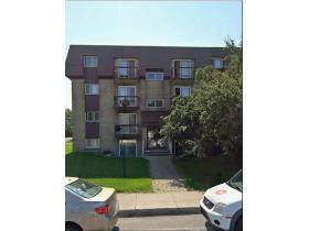 4 1/2 (4.5) a LOUER pour 1 JUILLET 2025 / 4 1/2 to RENT for 1 JULY 2025