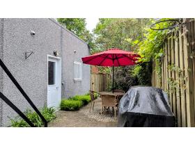 Villeray, grand 6 1/2 sur 2 étages, Métro Jean-Talon, cour privée