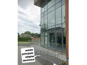 Magnifique 41/2 avec 2 salles de bain complète et cour privée 