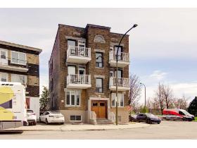 top floor 2bedroom appartment with all appliances and AC
