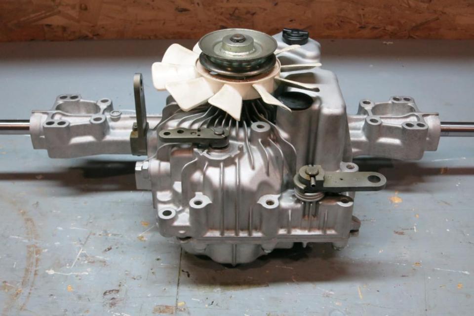 Transmission hydrostatique Usagé à vendre à Sherbrooke Véhicules Sherbrooke Transmission hydrostatique Usagé à vendre à Sherbrooke Véhicules Sherbrooke