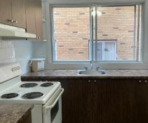 GRAND 2 1/2 CHAUFFÉ DISPONIBLE DÈS LE 1ER AOÛT SUR LA RUE MARQUETTE DANS LA PETITE-PATRIE. — photo 1