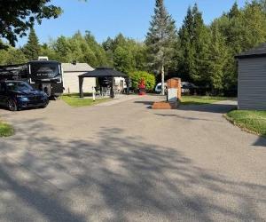 24 Rue Lafontaine, Bromont, QC, Canada — photo 2