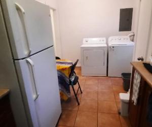 "CHAMBRE À LOUER - RUE MACKENZIE - MÉTRO PLAMONDON (HOMMES) - ROOM TO RENT ON MACKENZIE - PLAMONDON METRO (MEN) " — photo 3